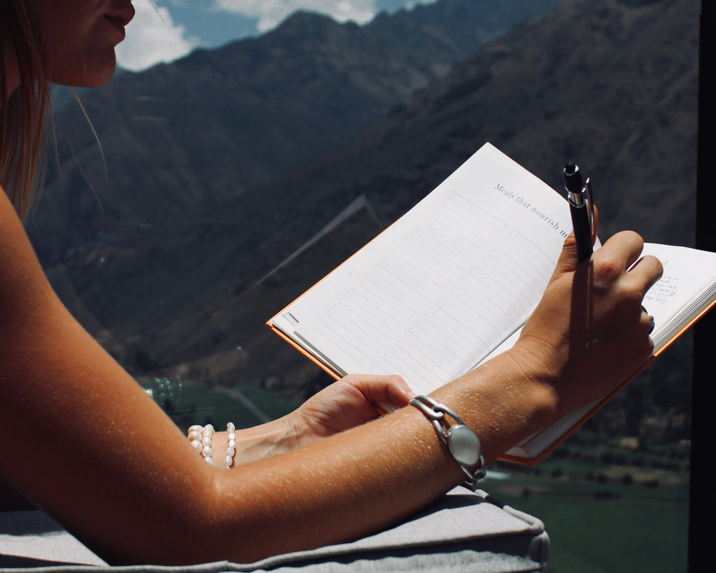 The Power Of Journaling | The Benefits of Daily Practice, Plus 20 prompts to get you started.